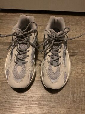 Yeezy Boost 700 Neutral Grey / Cream Athletic Sneakers